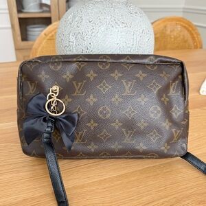 ✅AUTHENTIC✅LOUIS VUITTON CROSSBODY TROUSSE CROSSBODY BAG